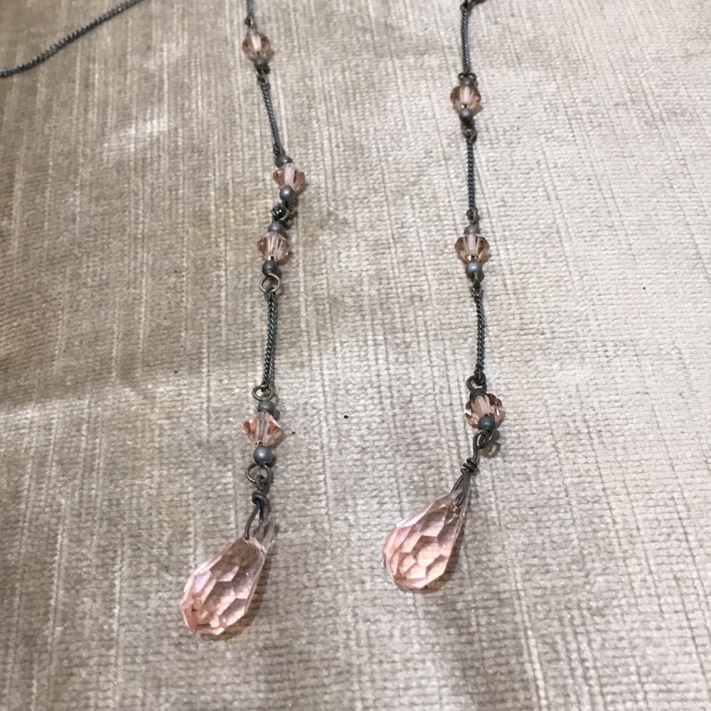 Gunmetal chain and rose crystal lariat